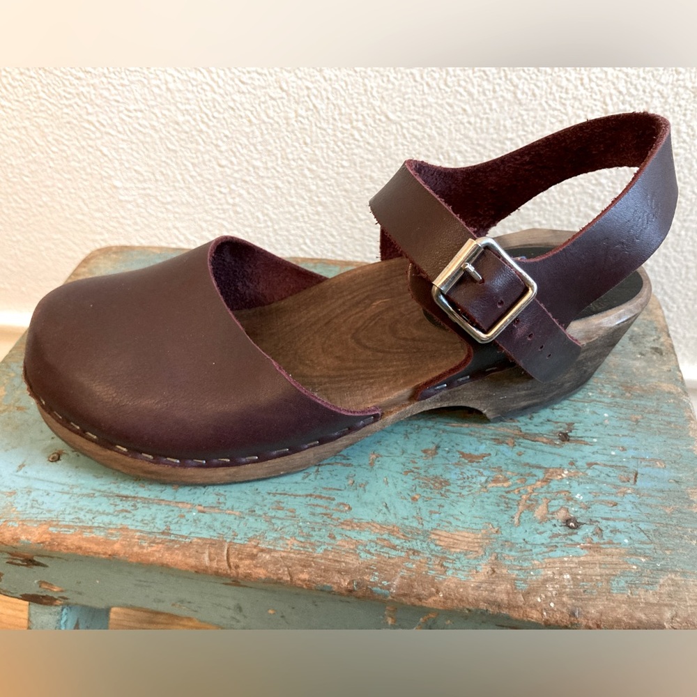 Lotta from Stockholm Low Wood Brown Base Aubergine